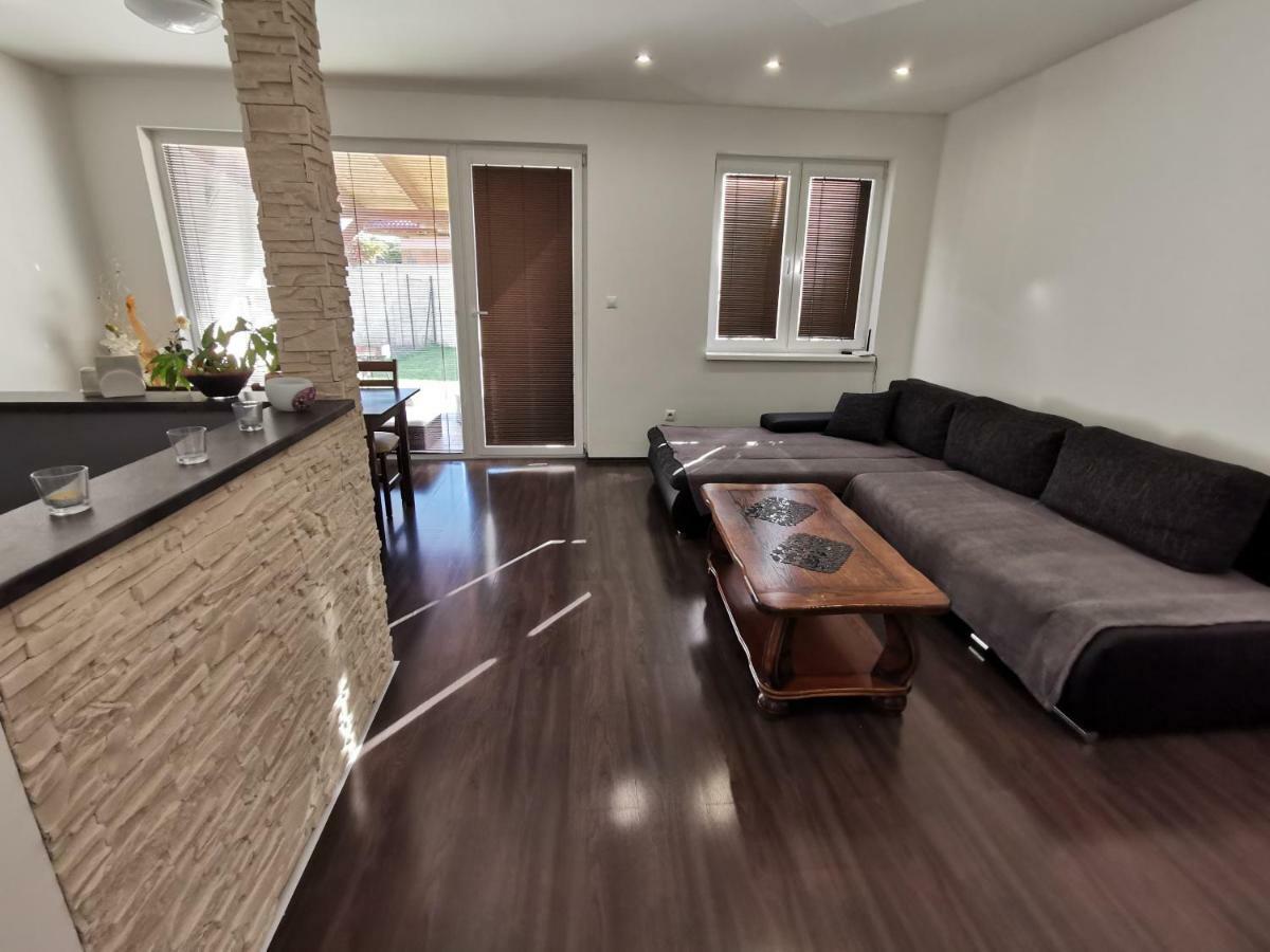Apartment J&D Дунайска-Стреда Экстерьер фото