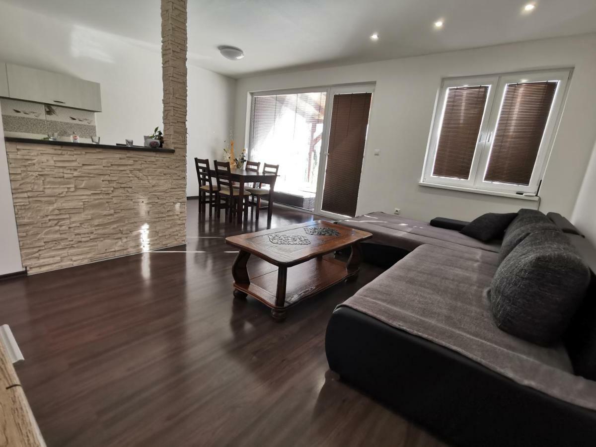Apartment J&D Дунайска-Стреда Экстерьер фото