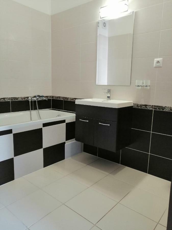 Apartment J&D Дунайска-Стреда Экстерьер фото