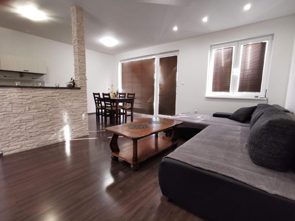 Apartment J&D Дунайска-Стреда Экстерьер фото